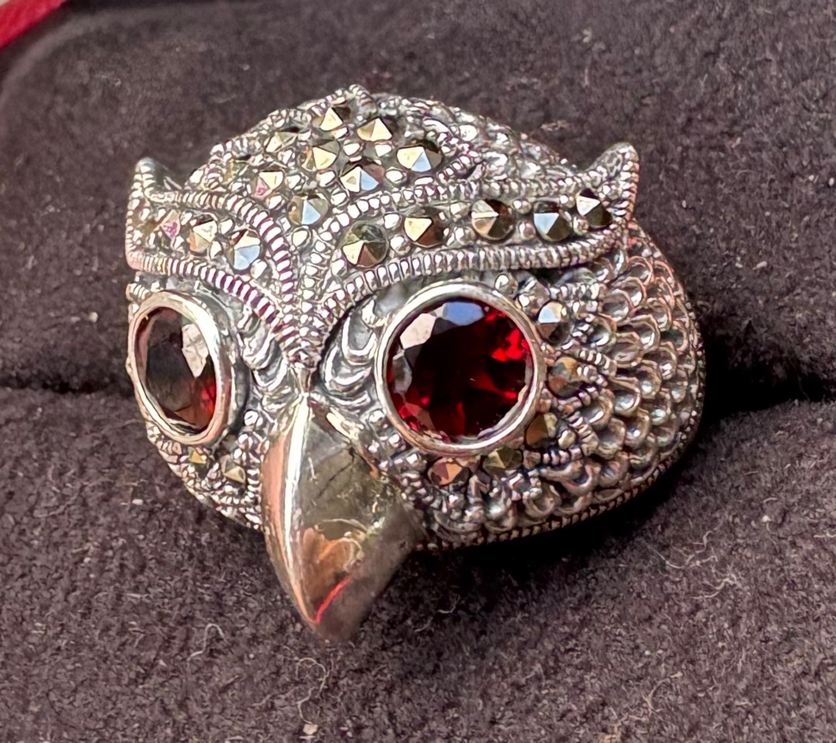 Bague argent  hibou sertie de grenats et marcassites 