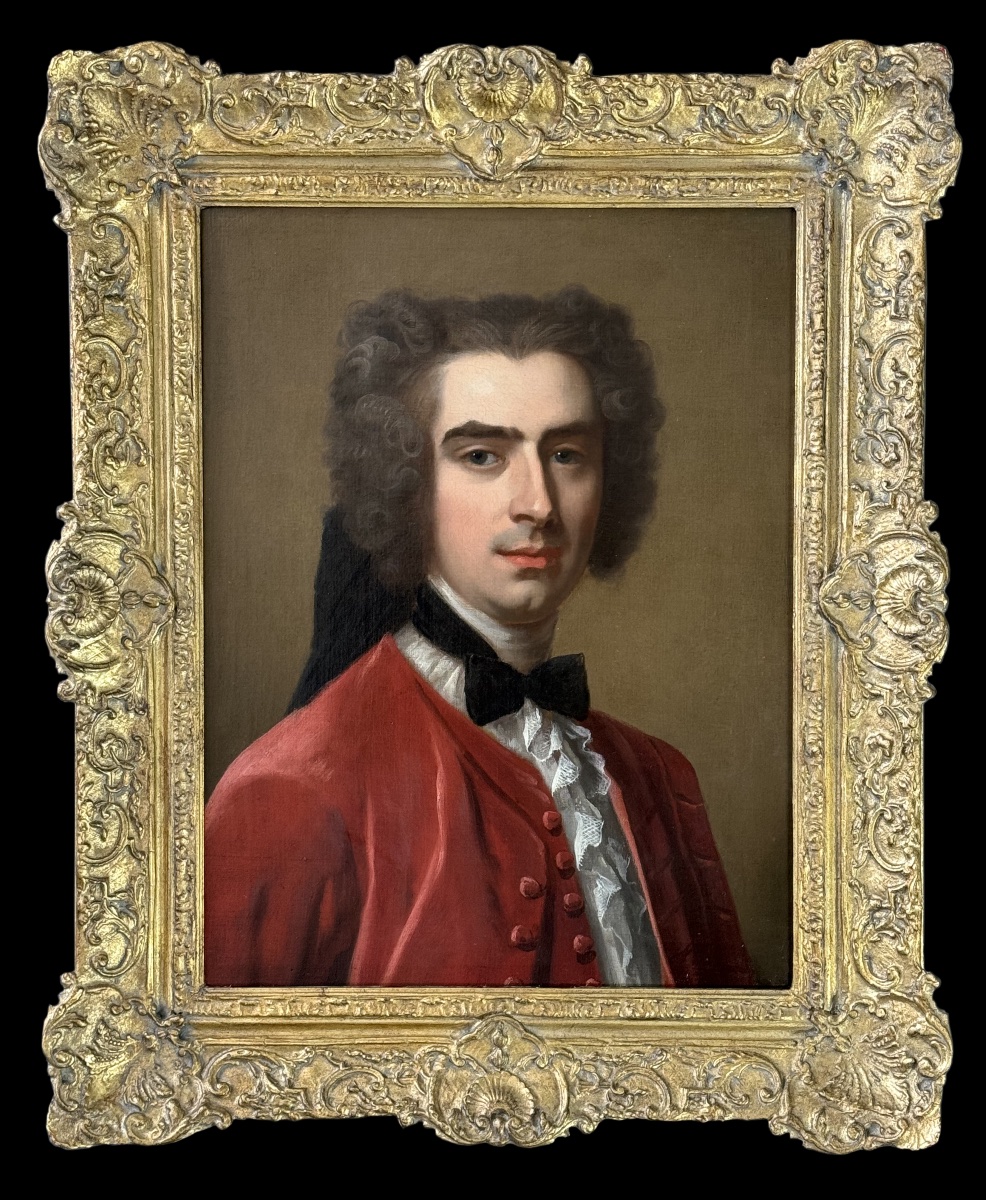 Atelier de  Jean-Baptiste van Loo (1684-1745) - Portrait d'un Homme en habit rouge -photo-2
