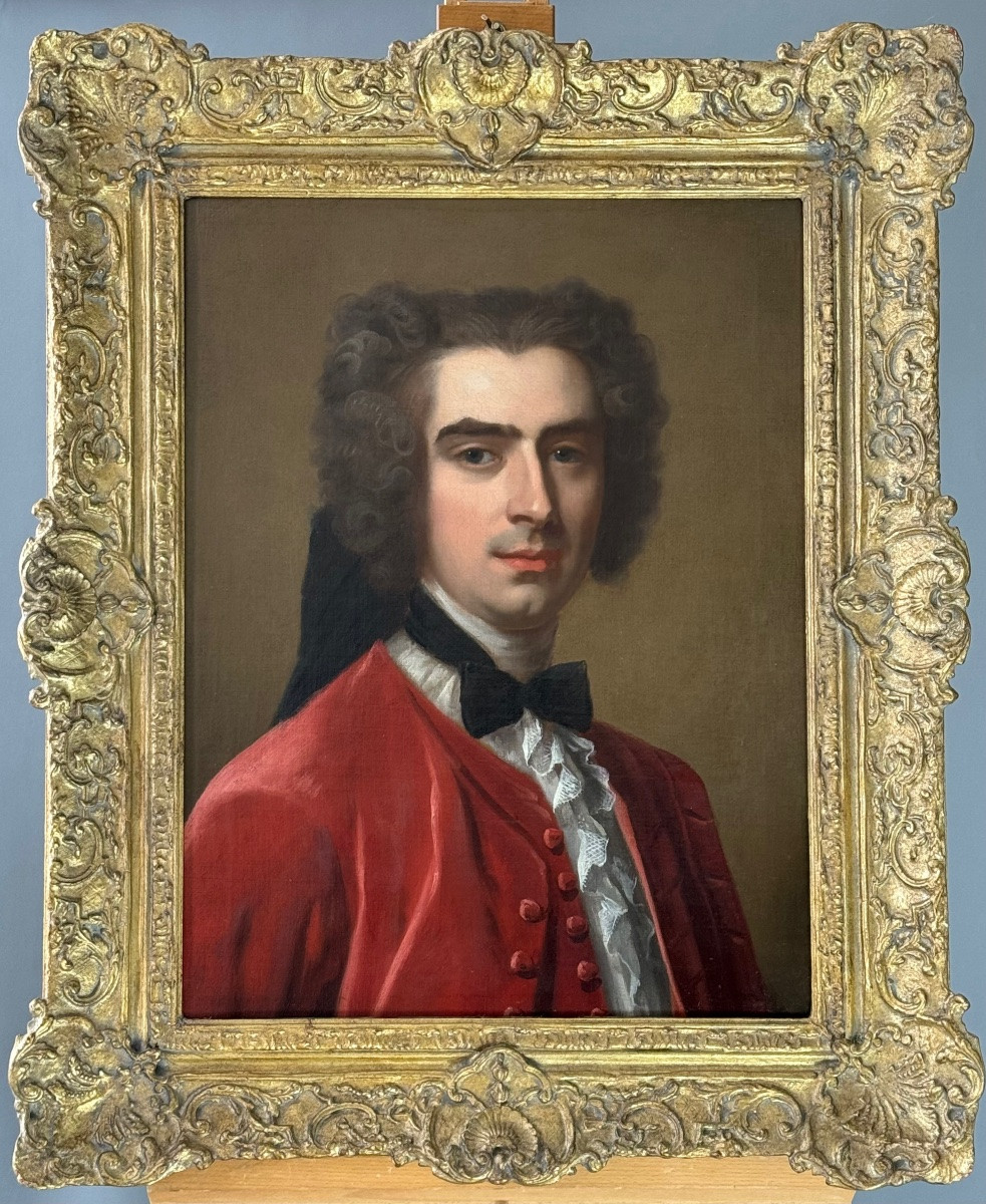 Atelier de  Jean-Baptiste van Loo (1684-1745) - Portrait d'un Homme en habit rouge -photo-2
