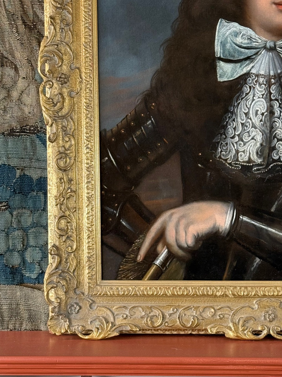 LE ROI GUILLAUME III EN ARMURE, UNE BATAILLE AU LOIN - ÉCOLE FRANÇAISE VERS 1680.-photo-2