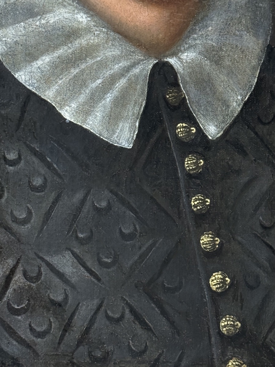 English School C. 1625 - Portrait Of A Gentleman In A Dark Embroidered Doublet And White Ruff.-photo-4