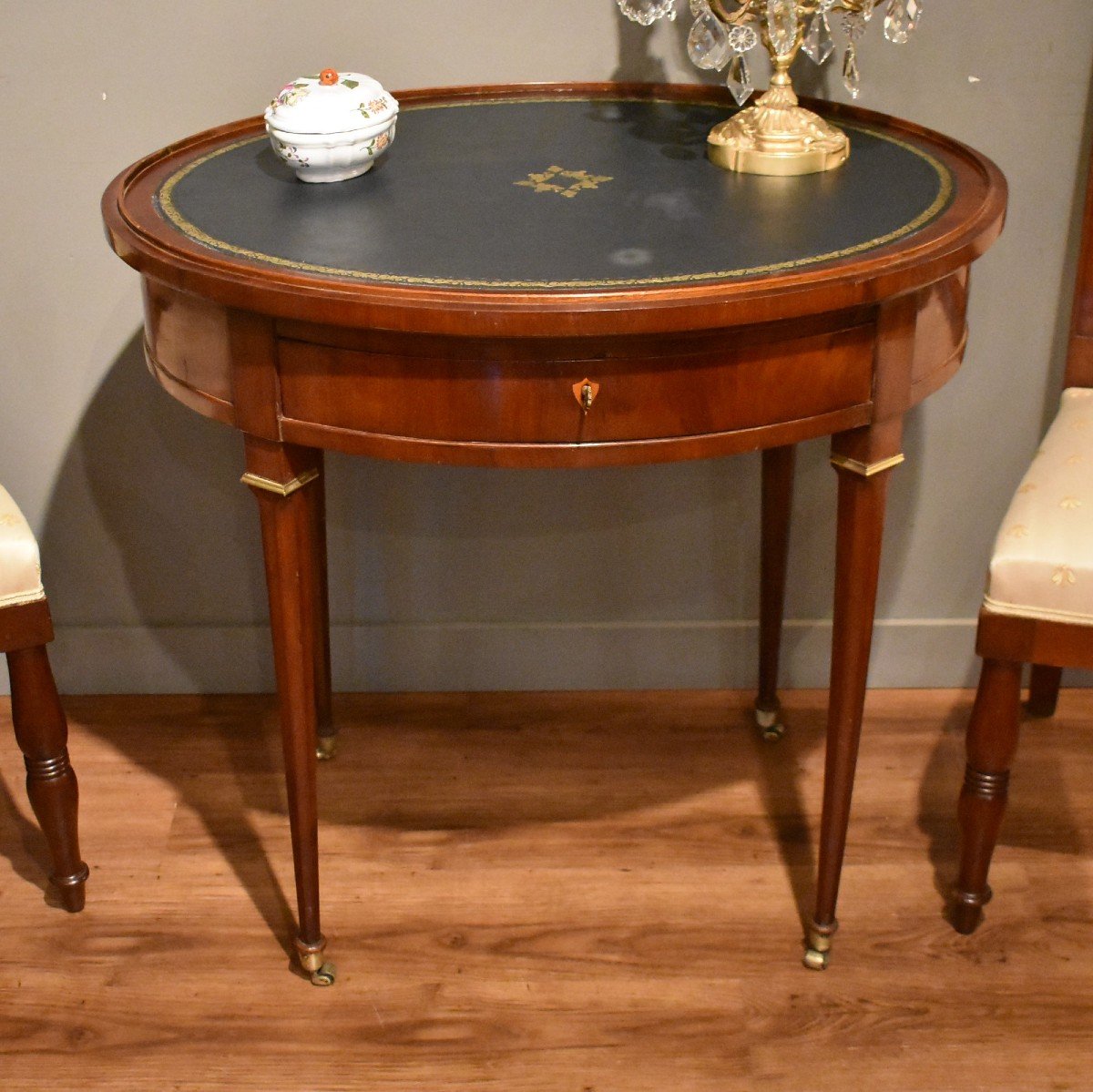 Oval Table With Several Functions-photo-2