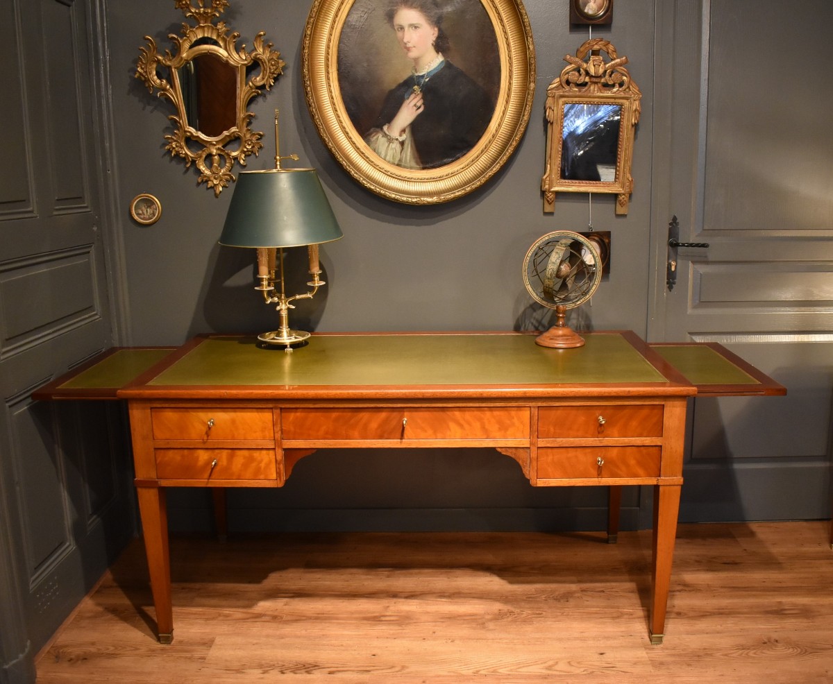 Grand bureau plat de style Louis XVI
