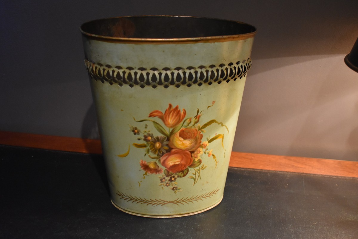 Painted Sheet Metal Wastepaper Basket