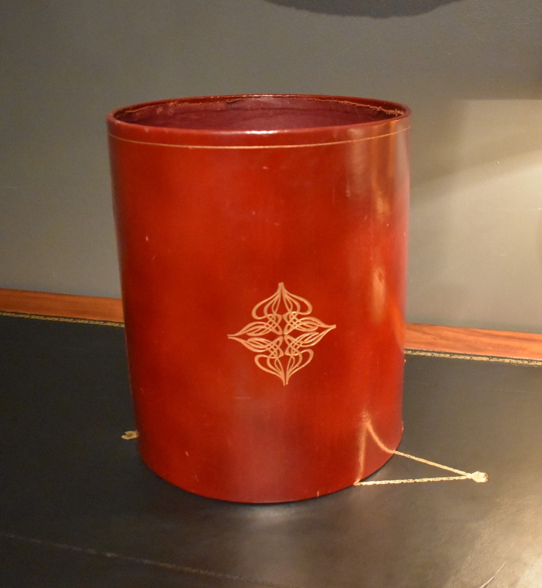 Corbeille à papiers en cuir -photo-2