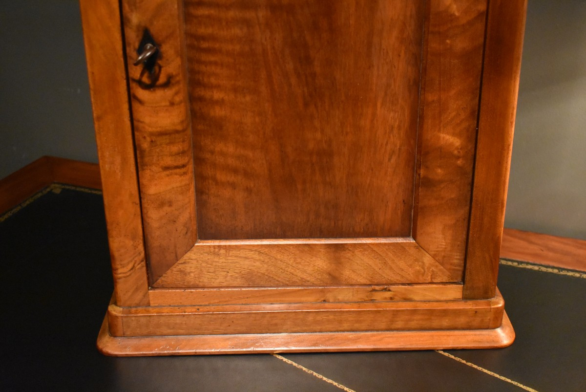 Armoire miniature en noyer-photo-4