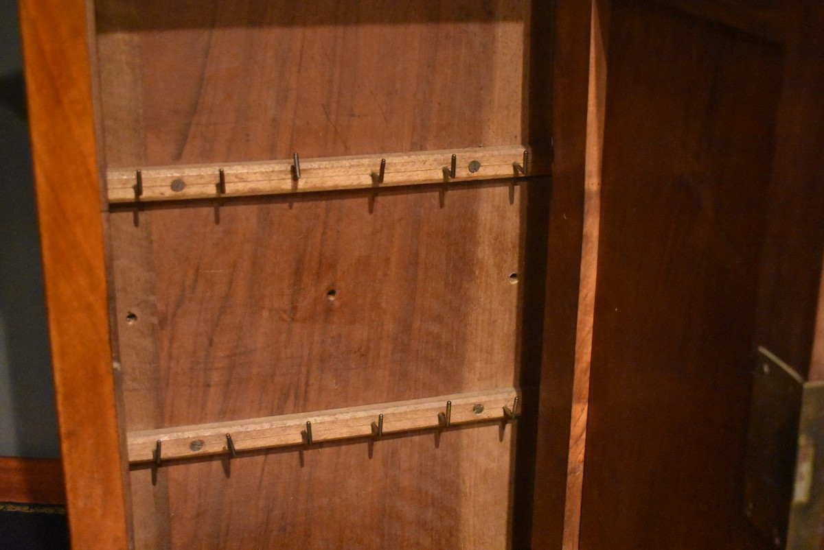 Armoire miniature en noyer-photo-2