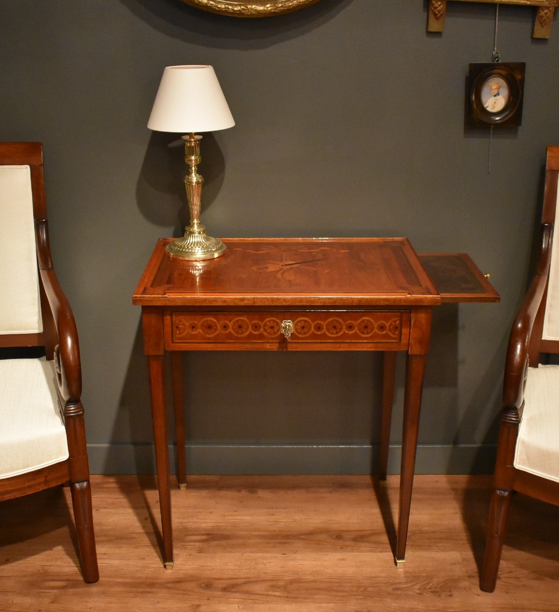 Table à écrire en marqueterie