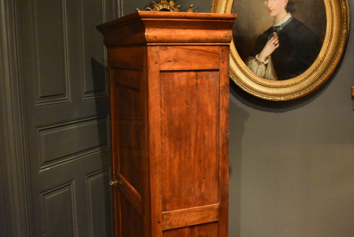 Small Walnut Bonnet Box-photo-8