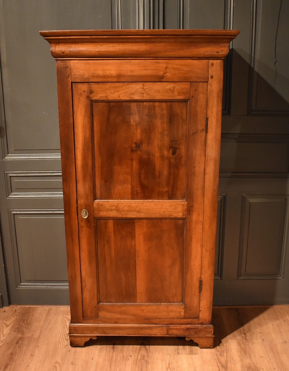 Small Walnut Bonnet Box
