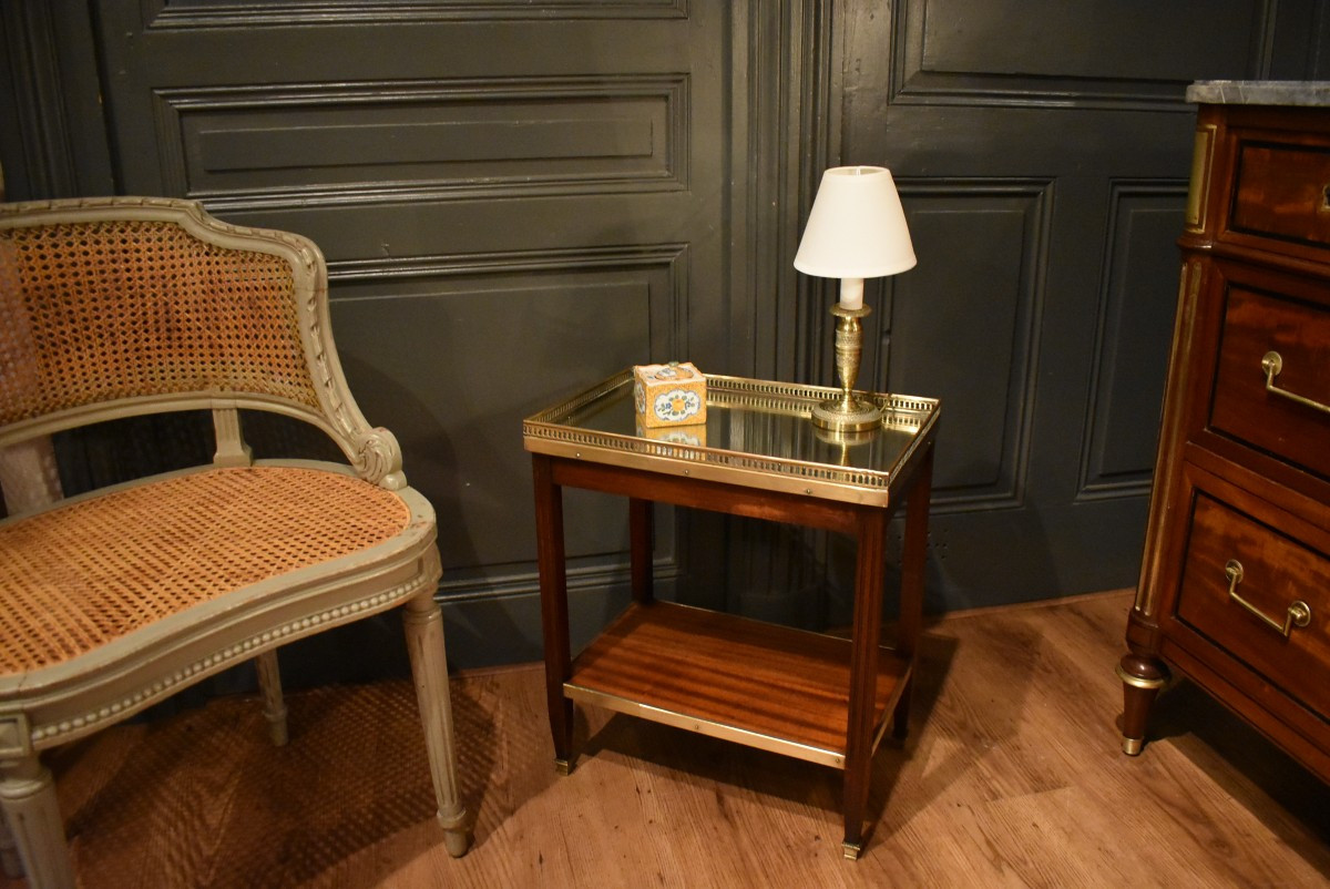 Petite table  d'appoint de style Louis XVI