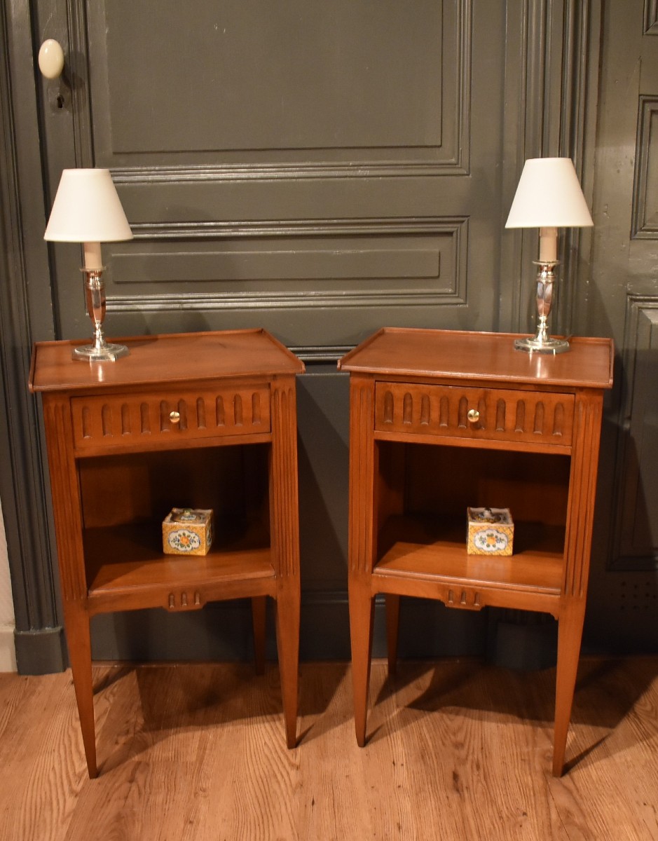 Paire de chevets de style Louis XVI