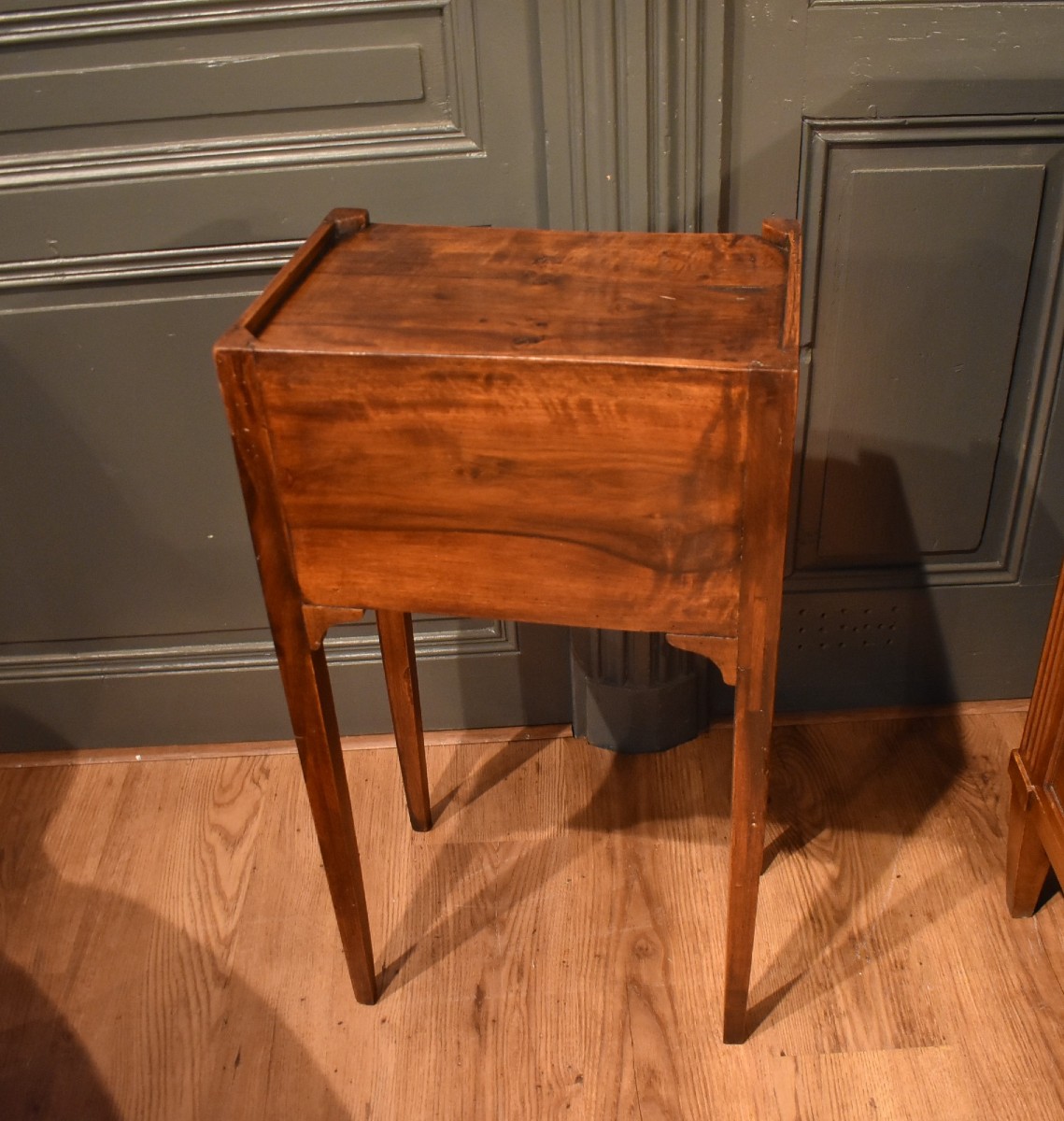 Small Walnut Bedside Table-photo-5