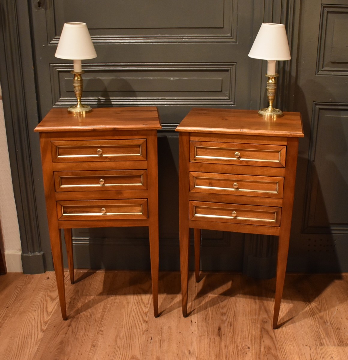 Paire de chevets de style  Louis XVI en noyer-photo-2