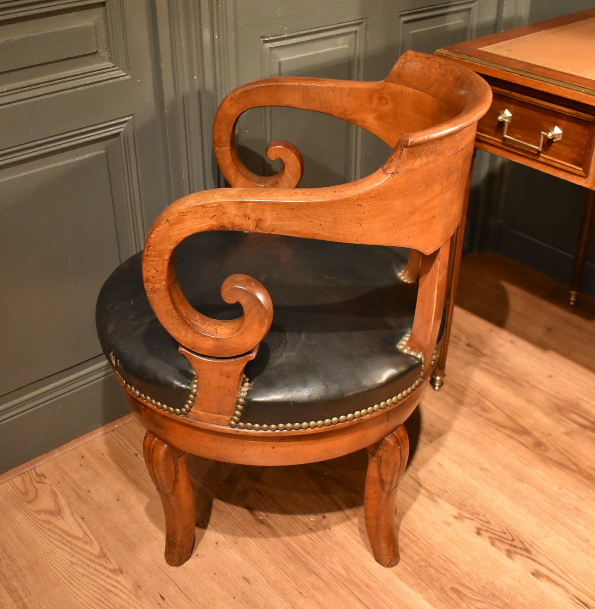 Swivel Office Chair In Walnut-photo-3