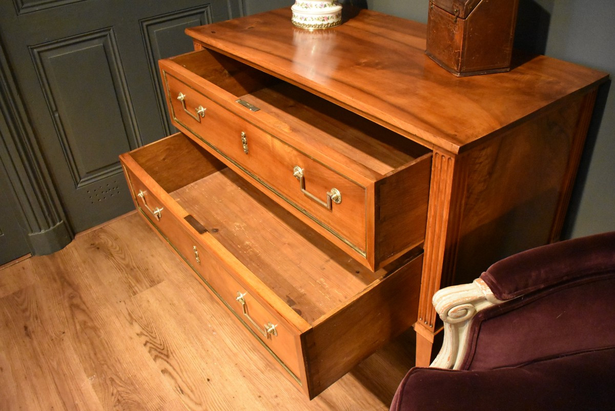 Commode sauteuse en noyer-photo-1