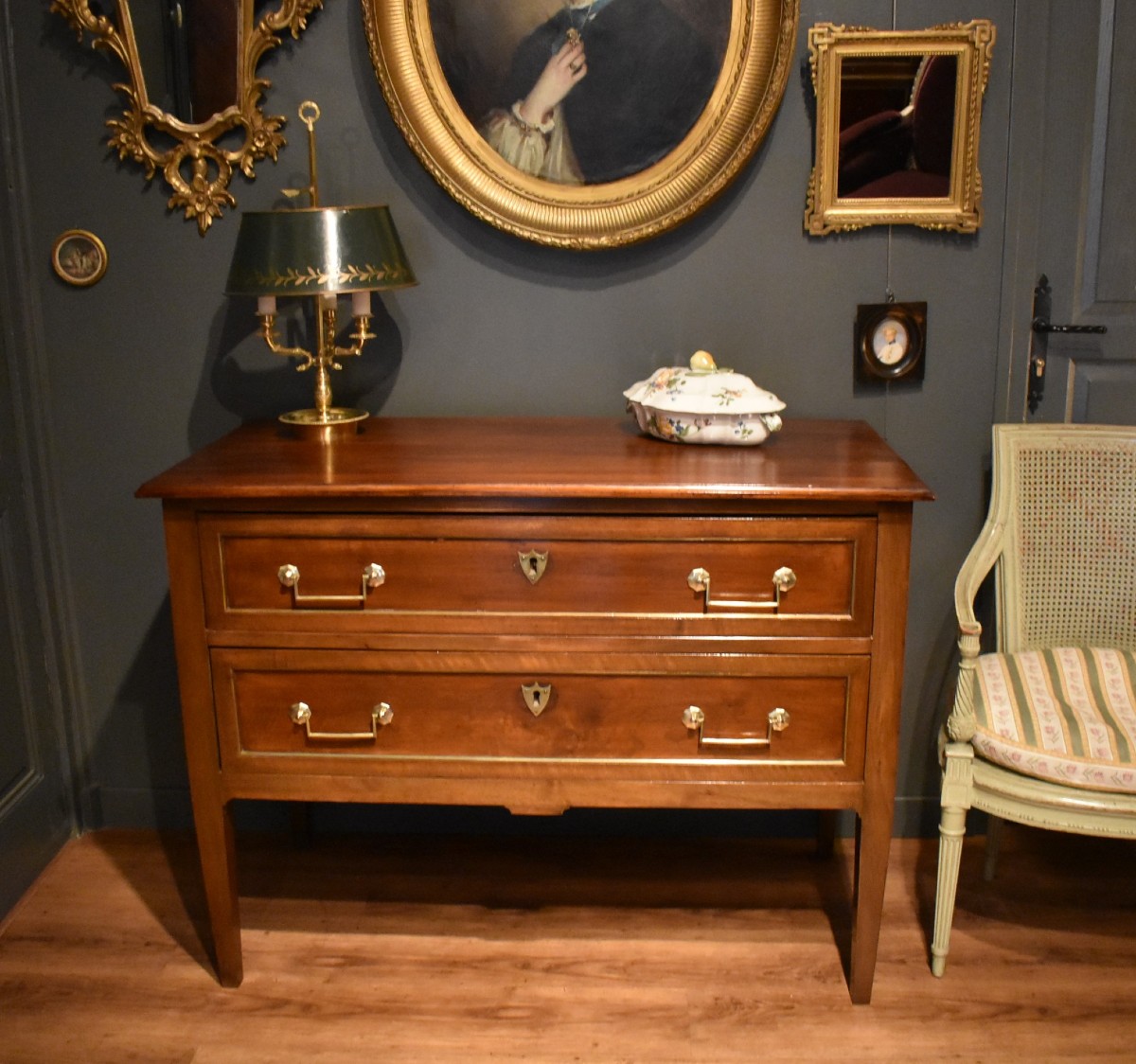 Commode sauteuse de style Louis XVI 