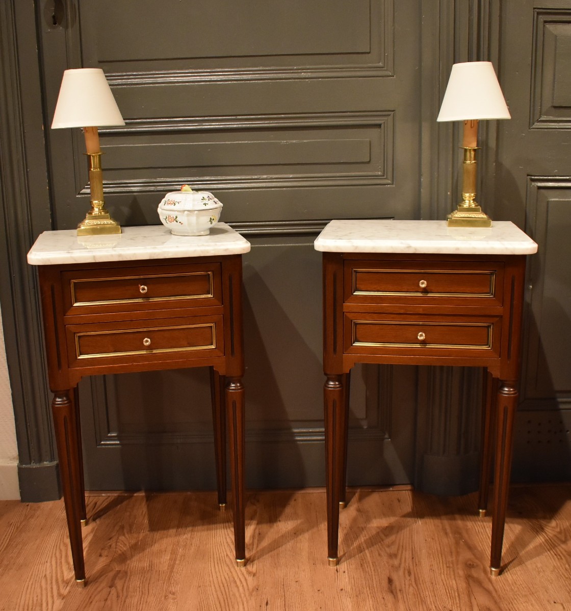 Paire de chevets de style Louis XVI