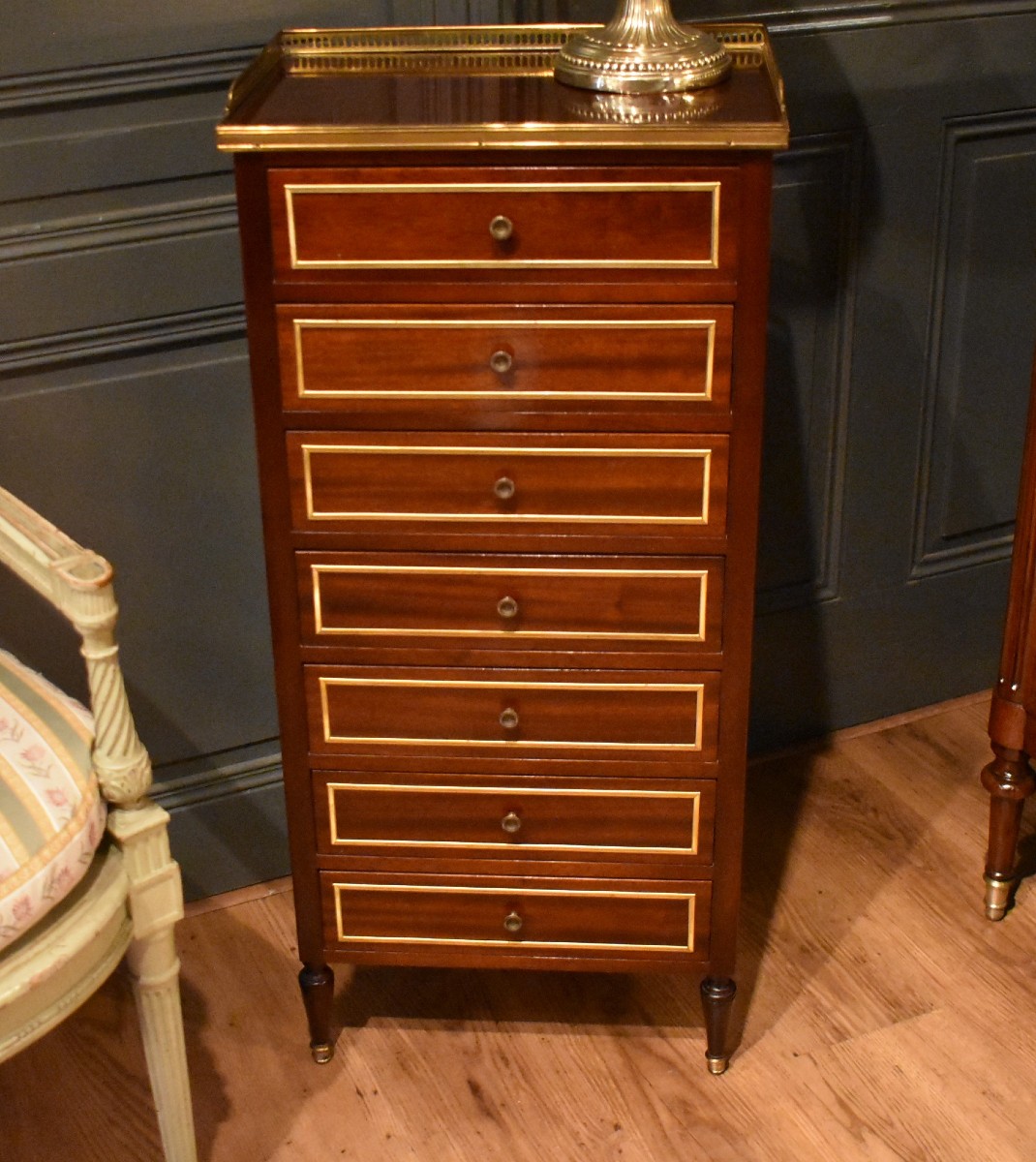 Louis XVI Style Week Organizer-photo-2