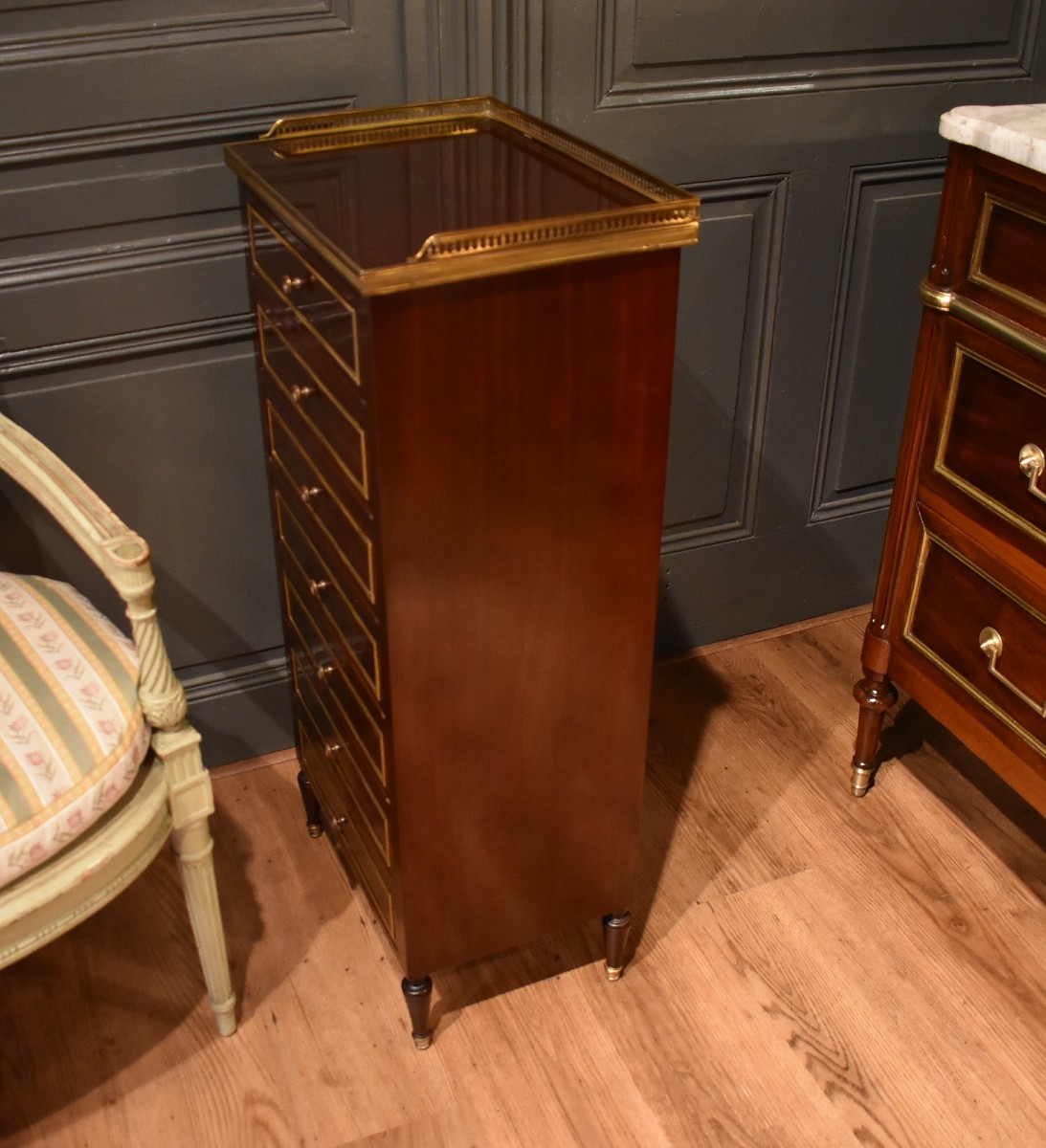 Louis XVI Style Week Organizer-photo-6