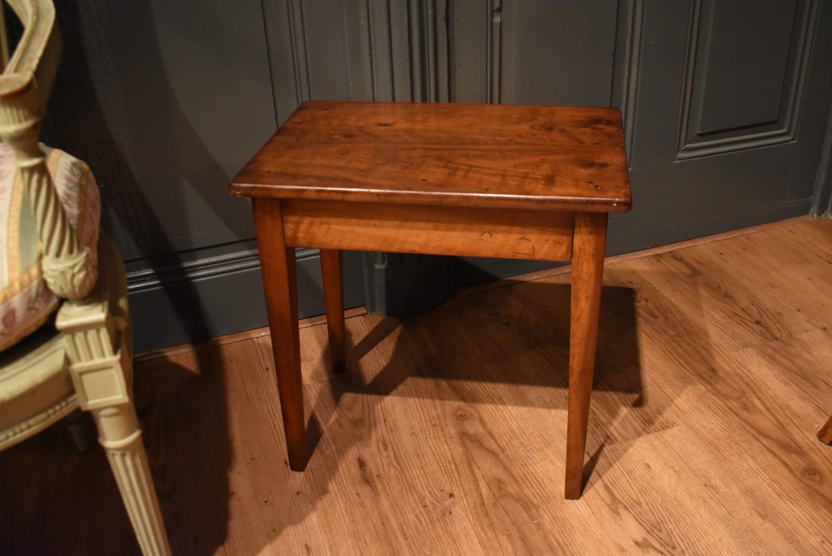 Petite table d'appoint en noyer-photo-2