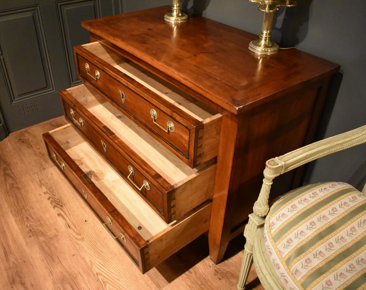 Petite commode  de style Louis XVI-photo-1