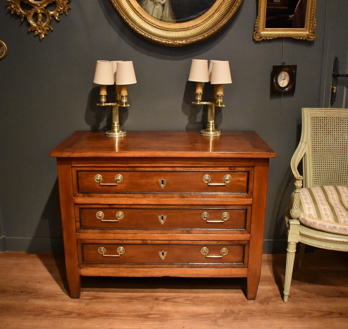 Petite commode  de style Louis XVI