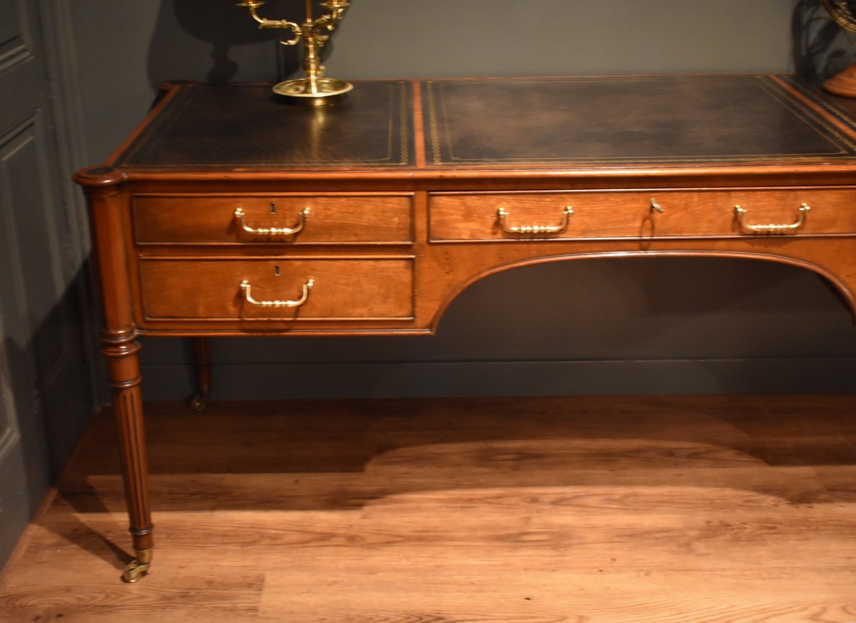 Large Louis XVI Style Desk-photo-3
