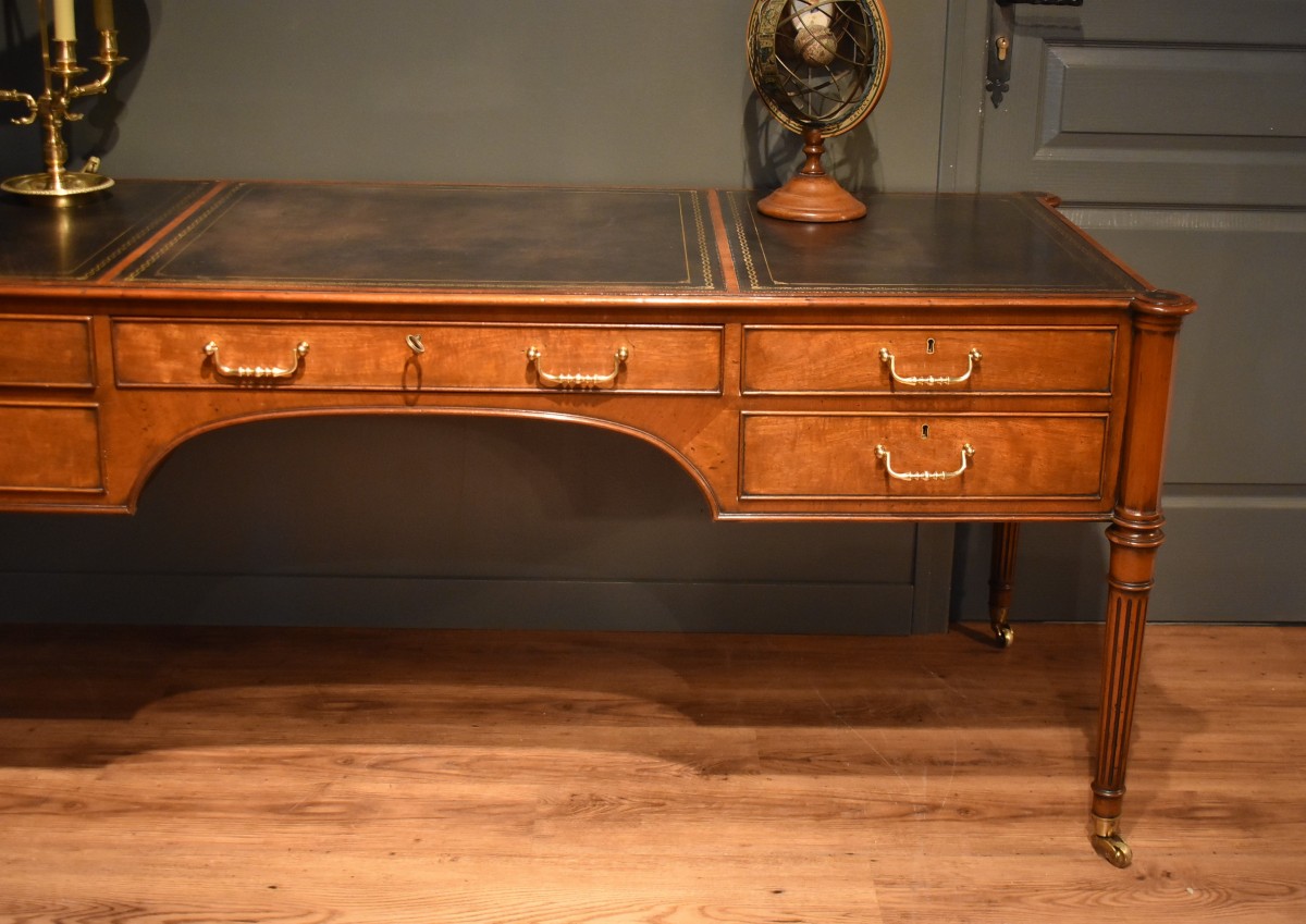 Large Louis XVI Style Desk-photo-4