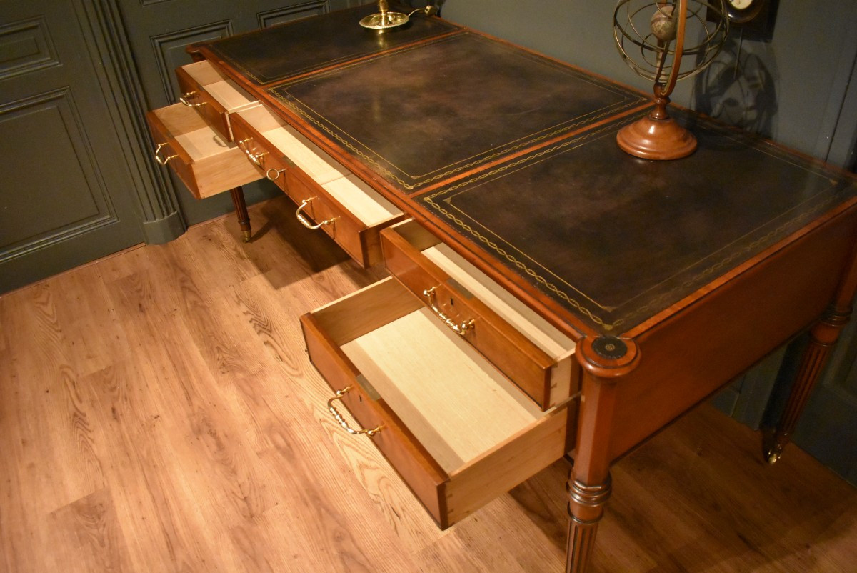 Large Louis XVI Style Desk-photo-1