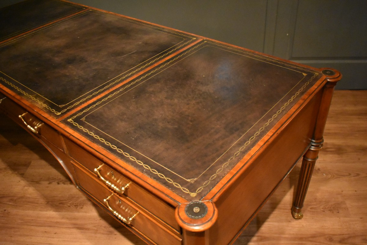 Large Louis XVI Style Desk-photo-3