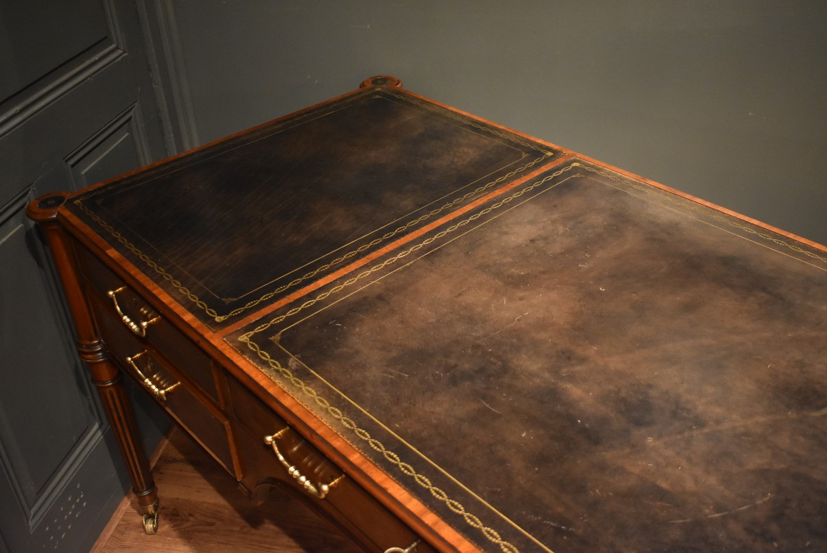 Large Louis XVI Style Desk-photo-4