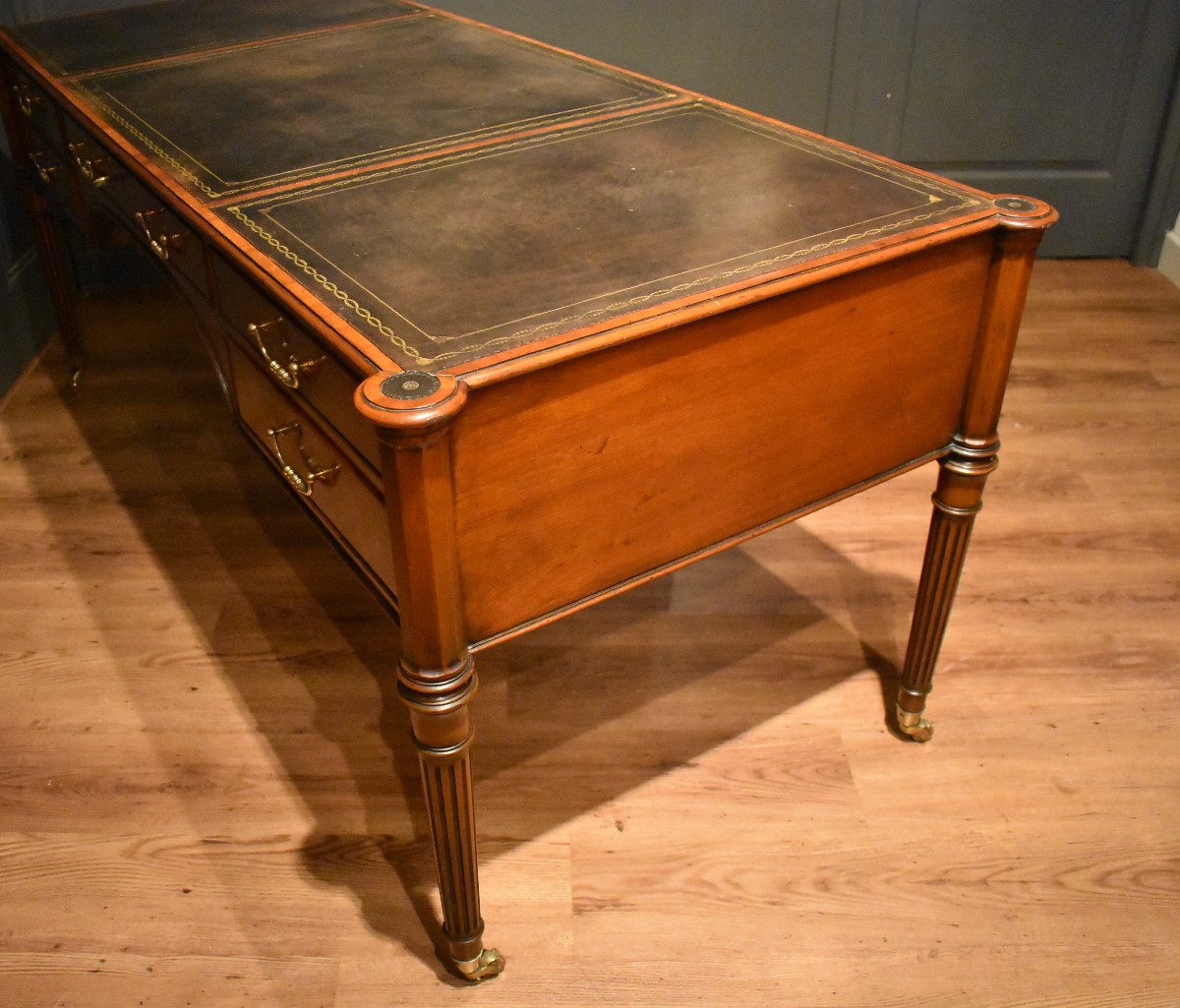 Large Louis XVI Style Desk-photo-5