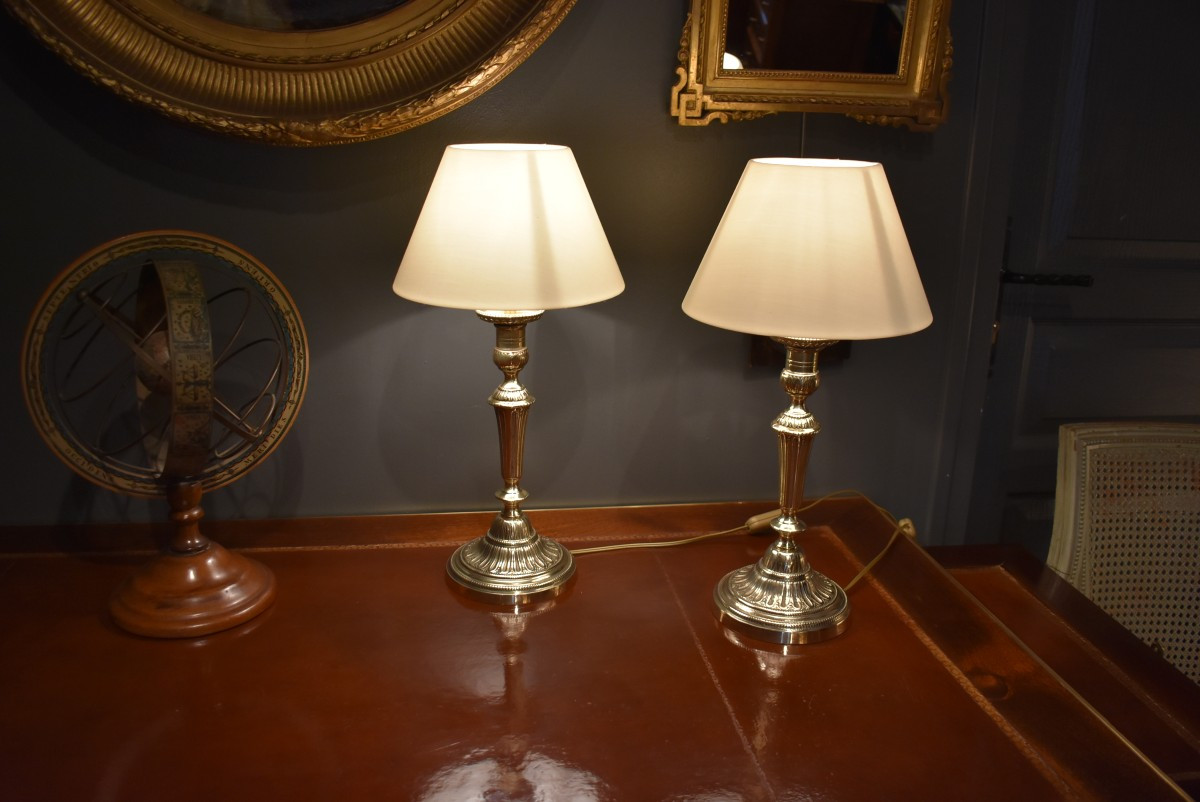 Paire de lampes de style Louis XVI