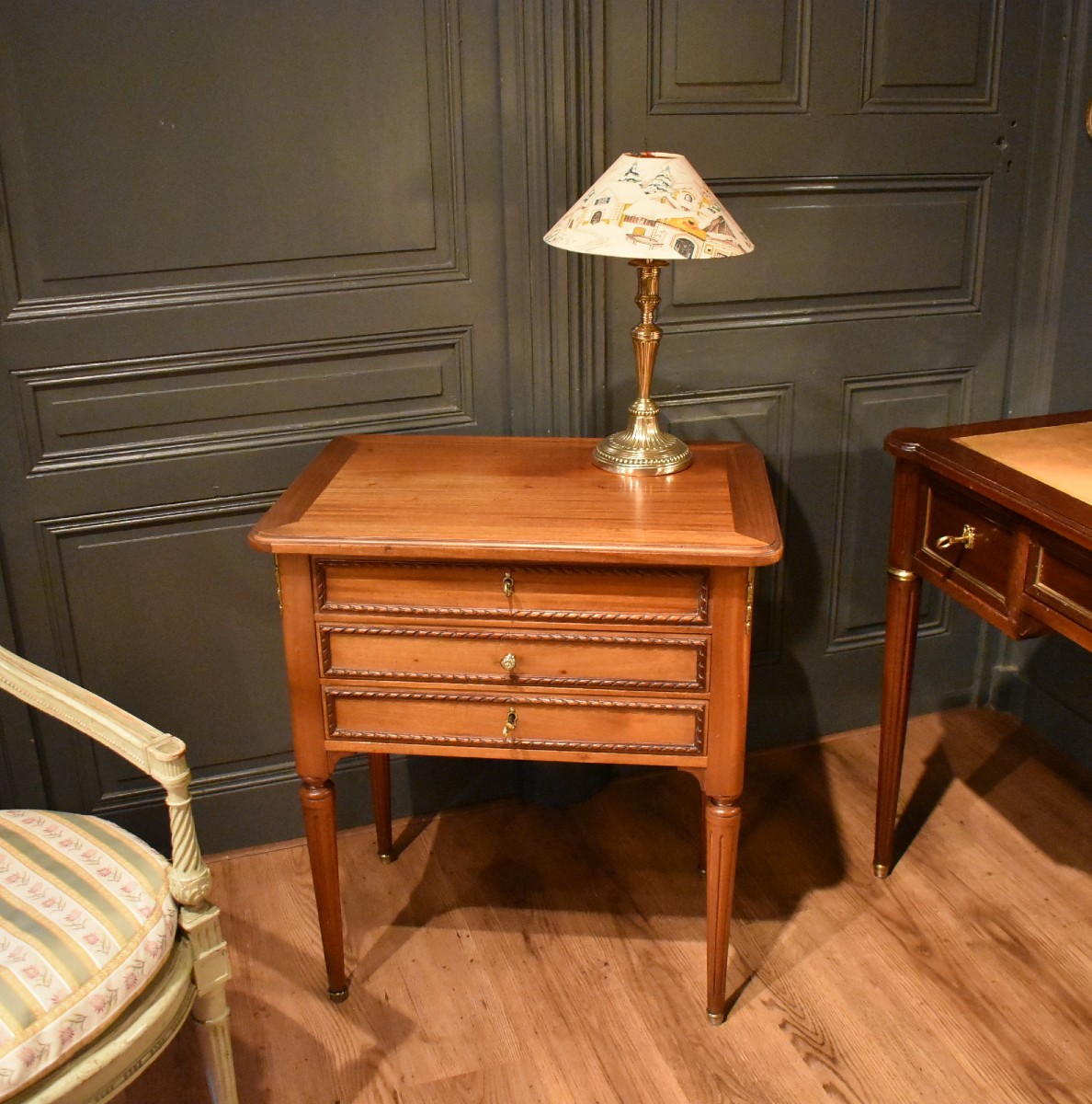 Table chiffonnière de style Louis XVI