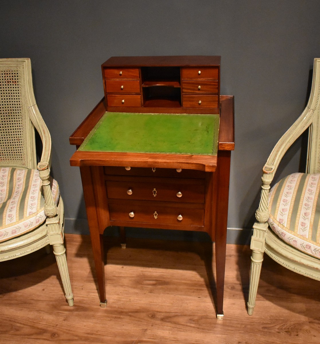 Mahogany Chiffonier Table With System-photo-1