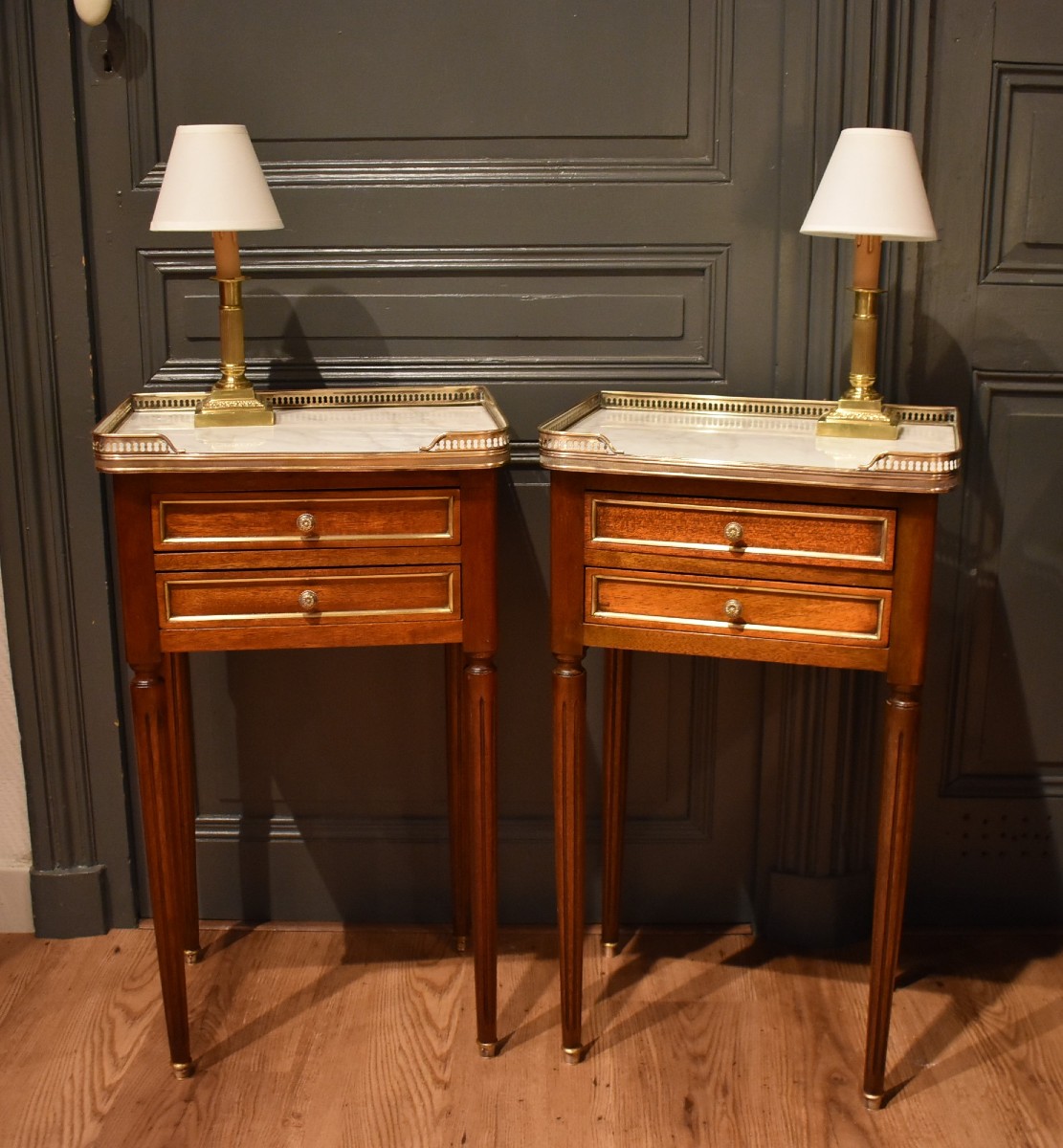 Paire de chevets de style Louis XVI