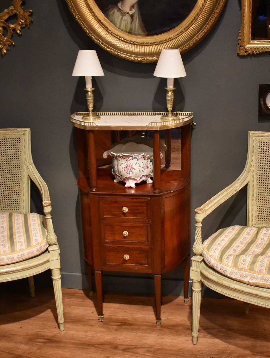 Petit meuble d'entre-deux en acajou de style Louis XVI