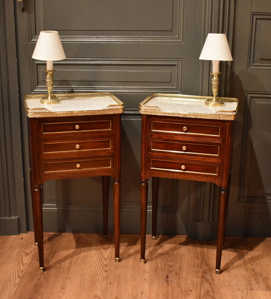 Paire de chevets de style Louis XVI