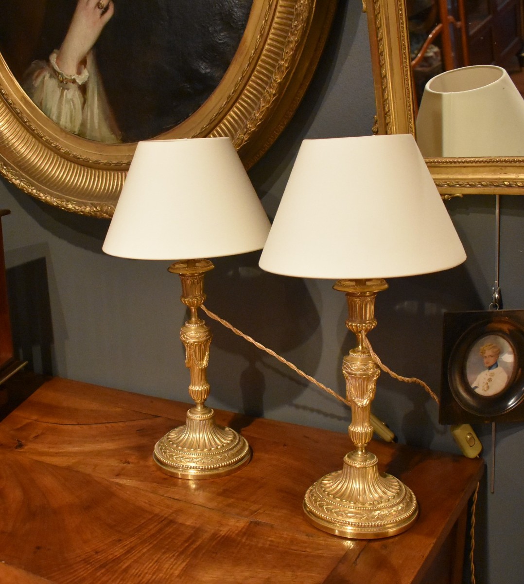 Paire de lampes en bronze doré de style Louis XVI-photo-1