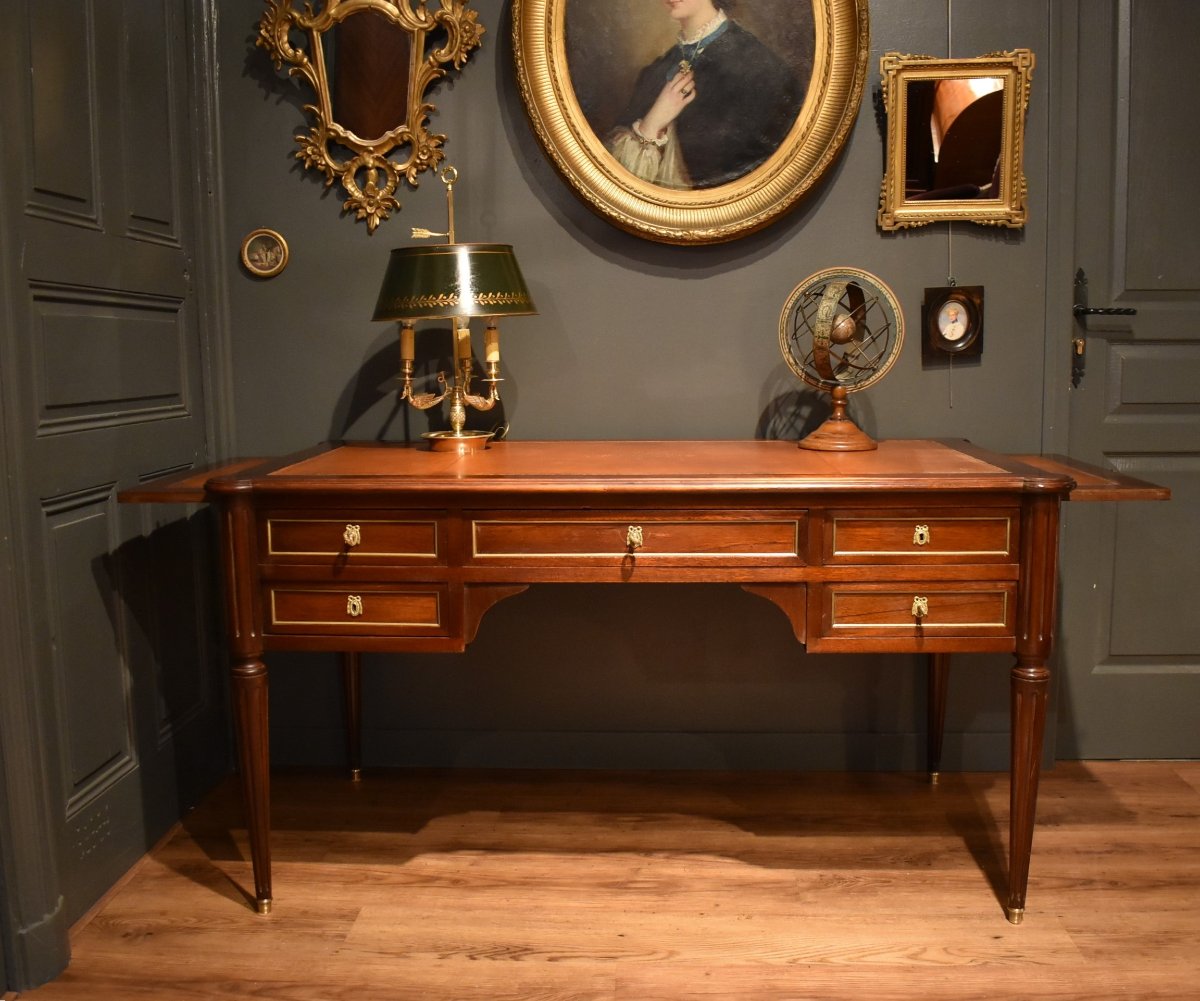 Grand bureau plat de style Louis XVI