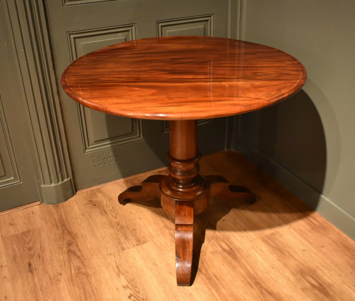 Mahogany Tilting Pedestal Table
