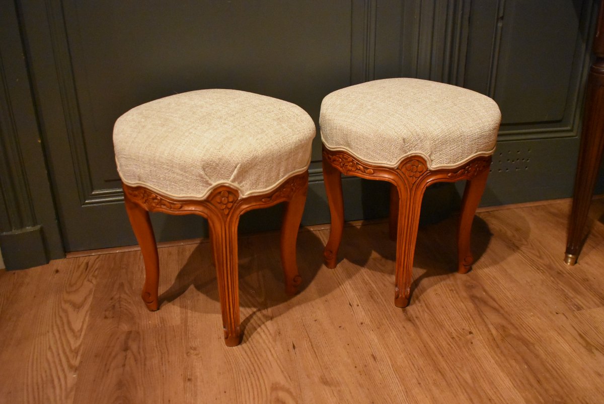 Paire de petits tabourets de style Louis XV