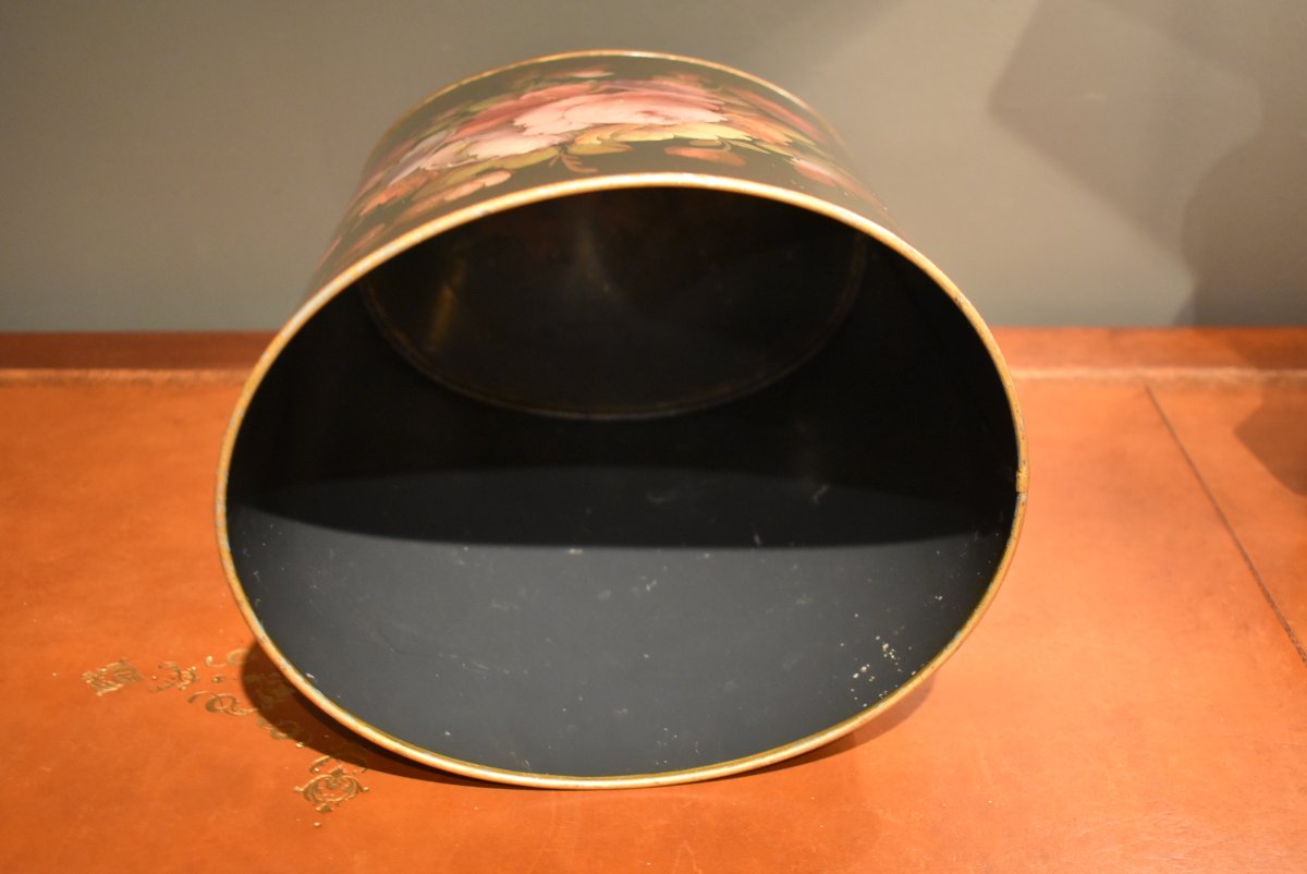 Painted Metal Wastebasket-photo-3