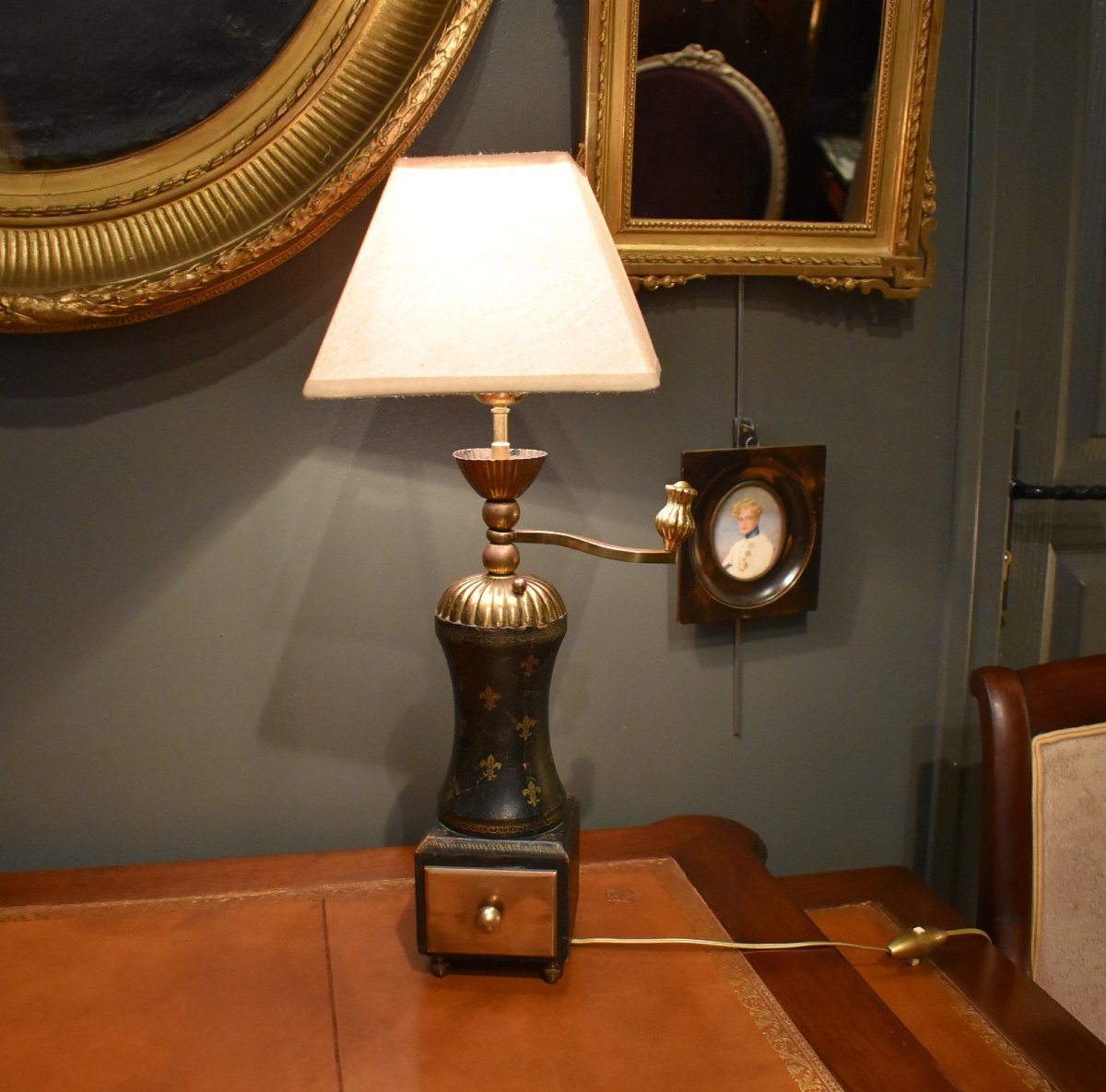 Coffee Grinder-shaped Lamp