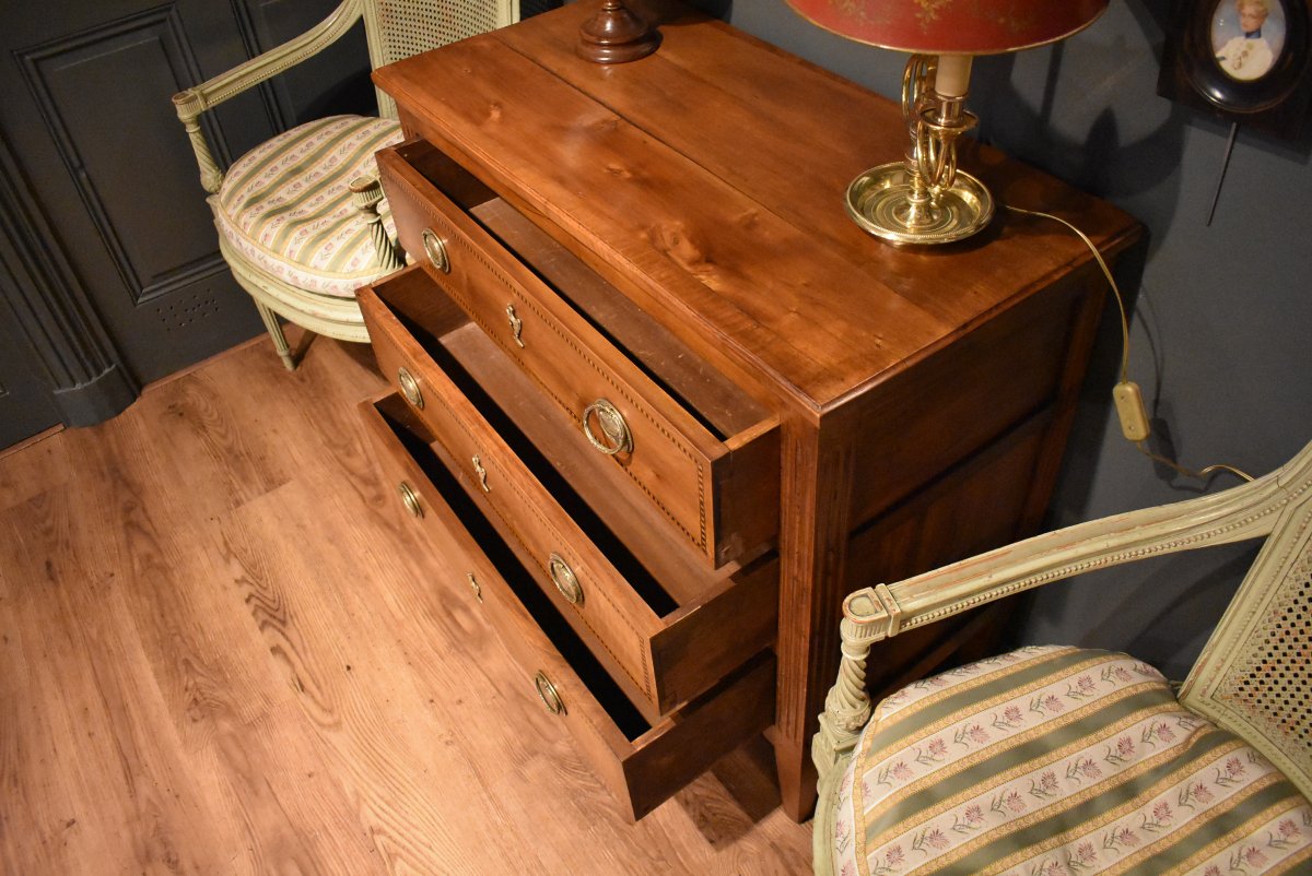 Petite commode en noyer-photo-1