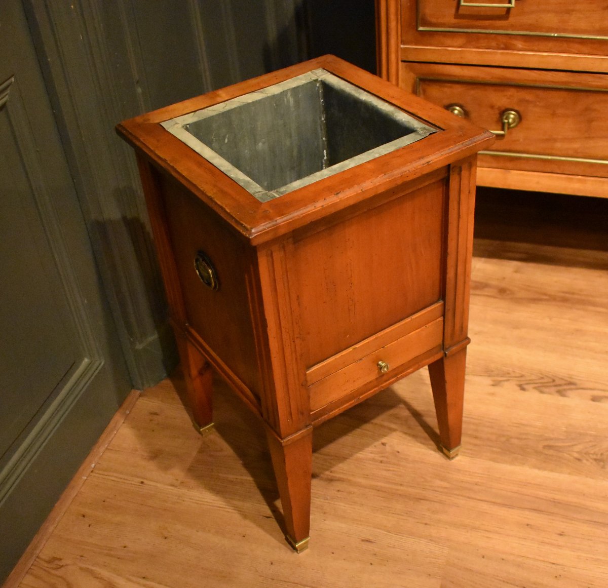 Square Louis XVI-style Cherrywood Planter On Legs-photo-2