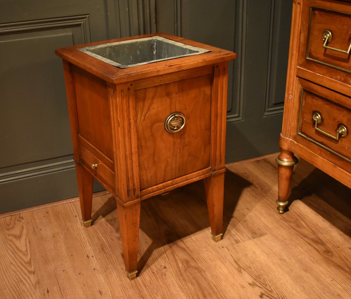 Square Louis XVI-style Cherrywood Planter On Legs