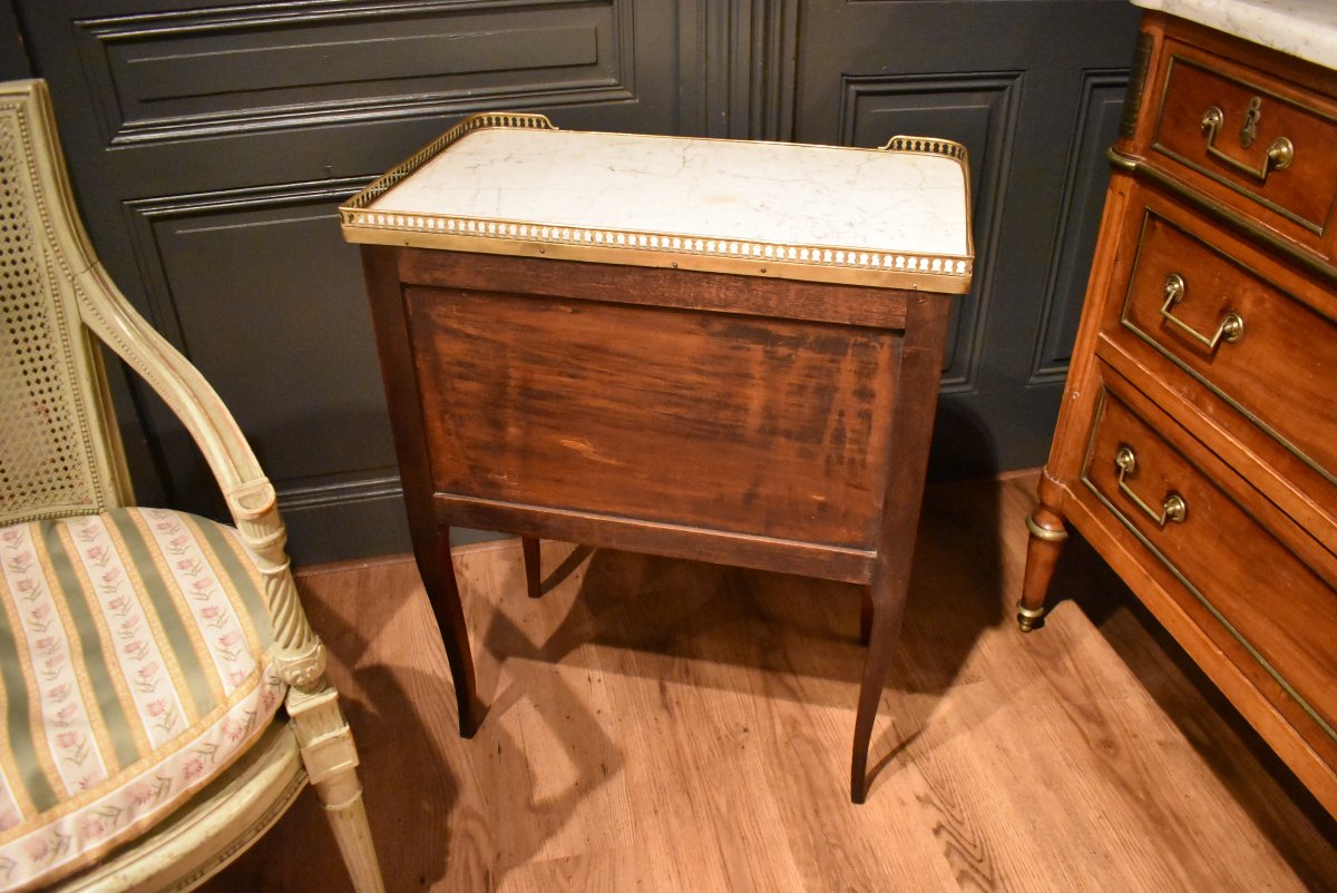 Louis XV-style Mahogany Nightstand-photo-6