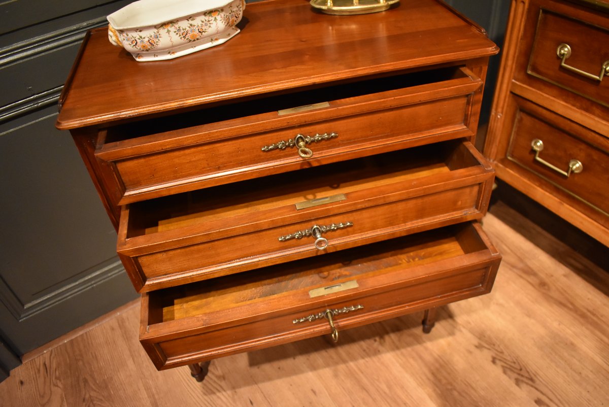 Small Cherry Wood Dresser-photo-1